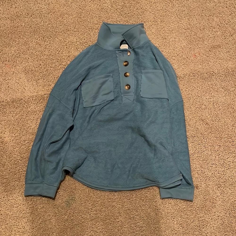 AMERICAN EAGLE SWEATER